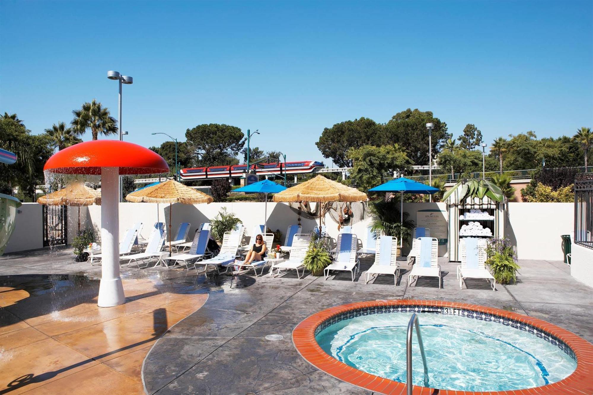 Howard Johnson By Wyndham Anaheim Hotel & Water Playground Exterior foto